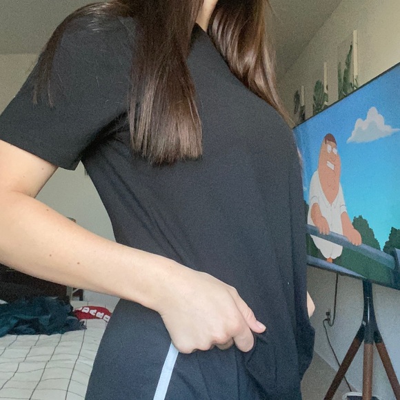 Black slightly oversized cotton crew neck t shirt. Only wore it once - Picture 3 of 3